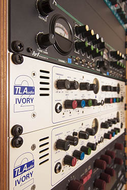 RAUK media Tonstudio Leipzig - TLAudio Ivory 2 5021, DigiTech VCS-1
